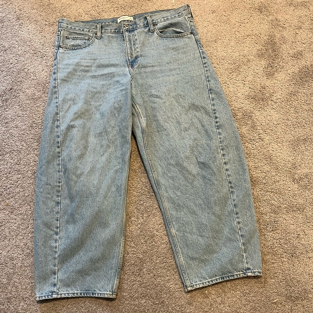 Abercrombie & Fitch Curve Love Light Blue Women Barrel Jeans.